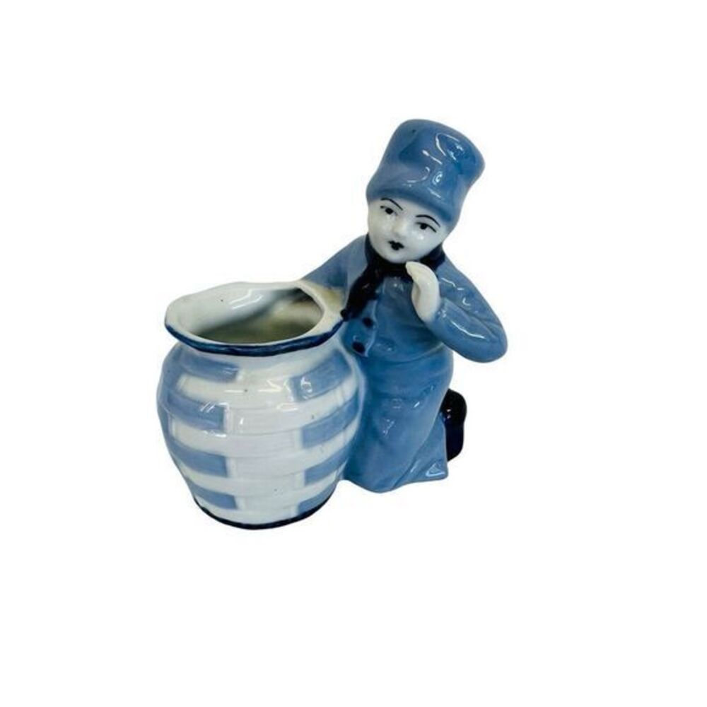1933-1934 Souvenir Of Chicago World's Fair Young‎ Boy With Woven Basket Figurine